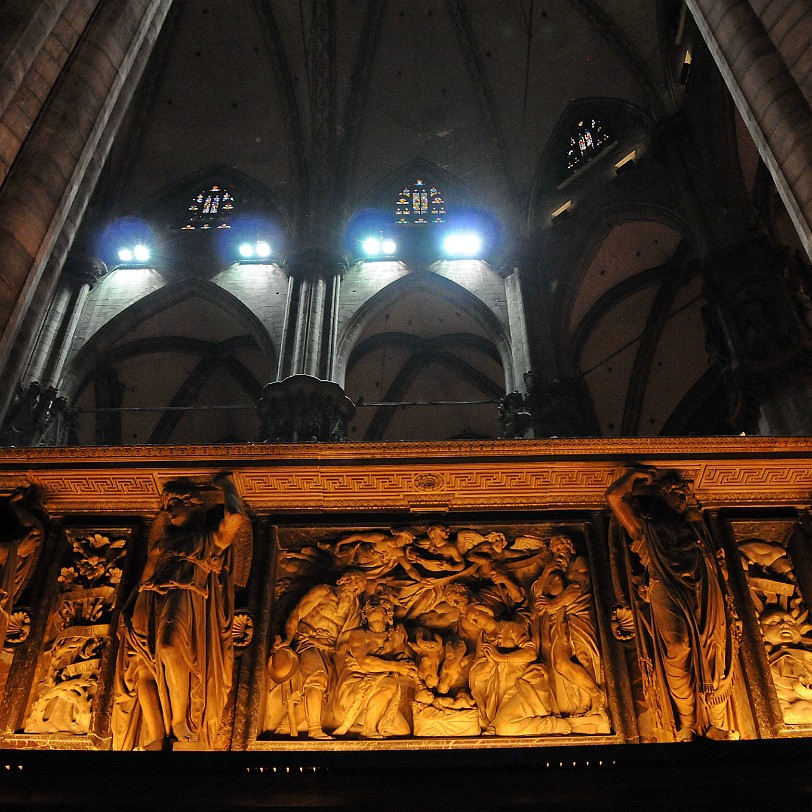 2013-07 Mailand [0156] Der Mailänder Dom, Duomo di Santa Maria Nascente (im lombardischen Dialekt Dom de Milan), ist eines der berühmtesten Bauwerke Italiens und Europas und die...