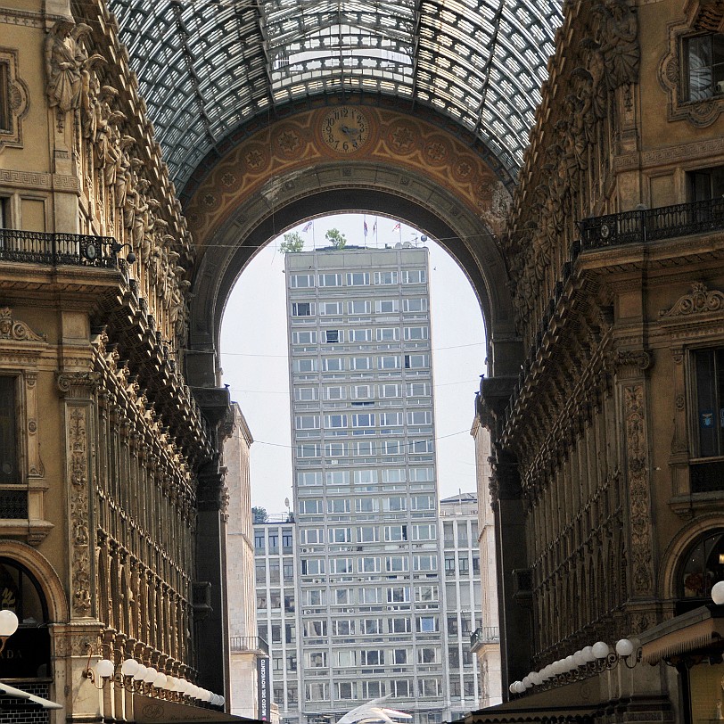 2013-07 Mailand [0190] Die Viktor-Emanuel-Galerie (italienisch Galleria Vittorio Emanuele II) in Mailand ist eine nach dem Einiger Italiens, König Viktor Emanuel II., benannte...