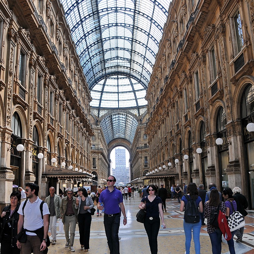 2013-07 Mailand [0192] Die Viktor-Emanuel-Galerie (italienisch Galleria Vittorio Emanuele II) in Mailand ist eine nach dem Einiger Italiens, König Viktor Emanuel II., benannte...