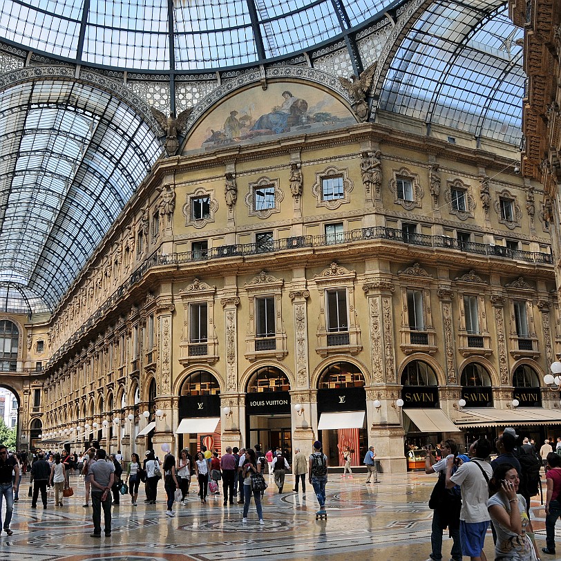 2013-07 Mailand [0195] Die Viktor-Emanuel-Galerie (italienisch Galleria Vittorio Emanuele II) in Mailand ist eine nach dem Einiger Italiens, König Viktor Emanuel II., benannte...
