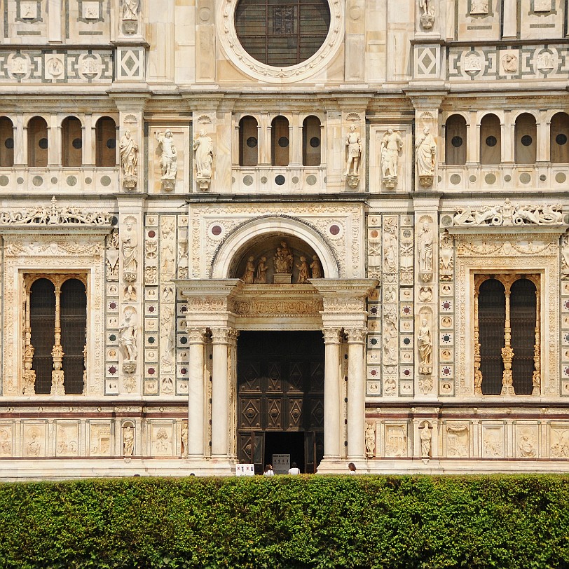 2013-07 Mailand [0369] Die Certosa di Pavia ist eine 9 km nördlich von Pavia gelegene, ursprünglich für den Kartäuserorden erbaute Klosteranlage. Sie gehört zu den bedeutendsten...
