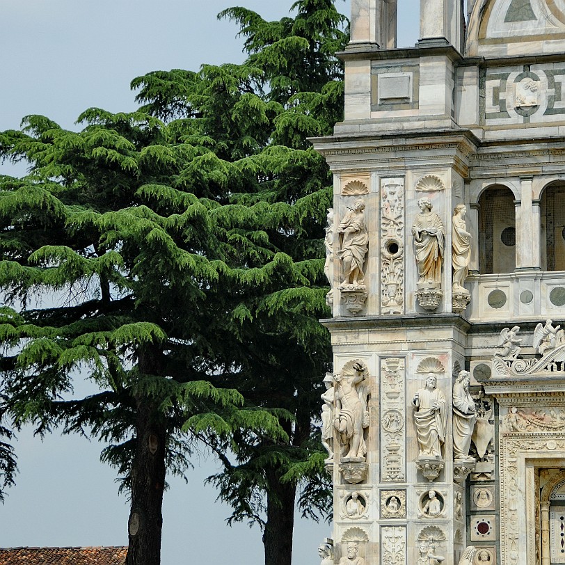 2013-07 Mailand [0371] Die Certosa di Pavia ist eine 9 km nördlich von Pavia gelegene, ursprünglich für den Kartäuserorden erbaute Klosteranlage. Sie gehört zu den bedeutendsten...