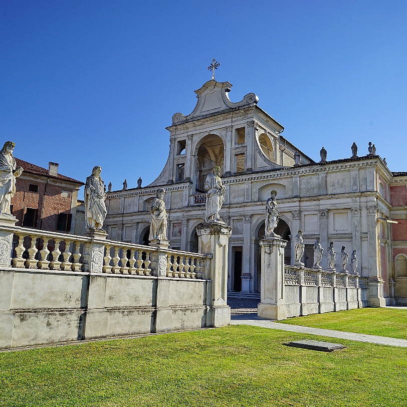 DSC05796 San Benedetto in Polirone ist ein Benediktinerkloster in San Benedetto Po in der Provinz Mantua und der Region Lombardei.