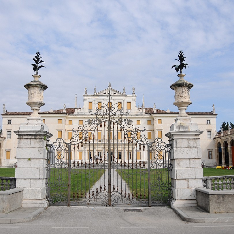 DSC_3148 Cotroipo, Villa Manin, Italien Die Villa Manin in Codroipo bei Udine wurde im 17. Jahrhundert im Stile einer Landvilla des venezianischen Adels errichtet. Sie...