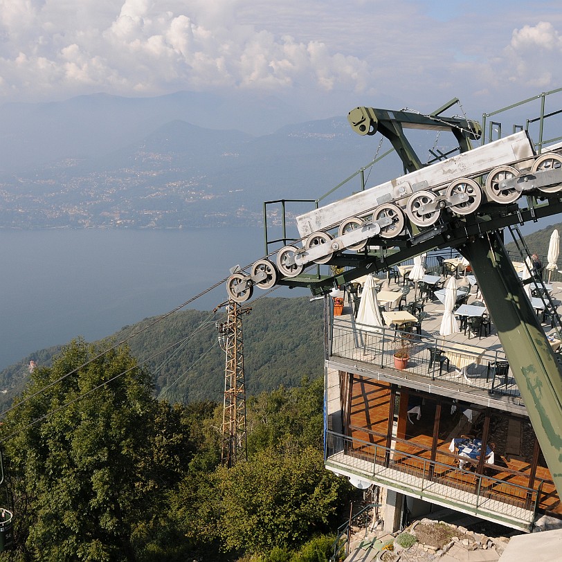 DSC_3855 Italien, Laveno-Mombello, Lago Maggiore, Sasso del Ferro Nicht gesichert ist die Herkunft des Namens des Ortes vom römischen General Labienus, der beim heutigen...