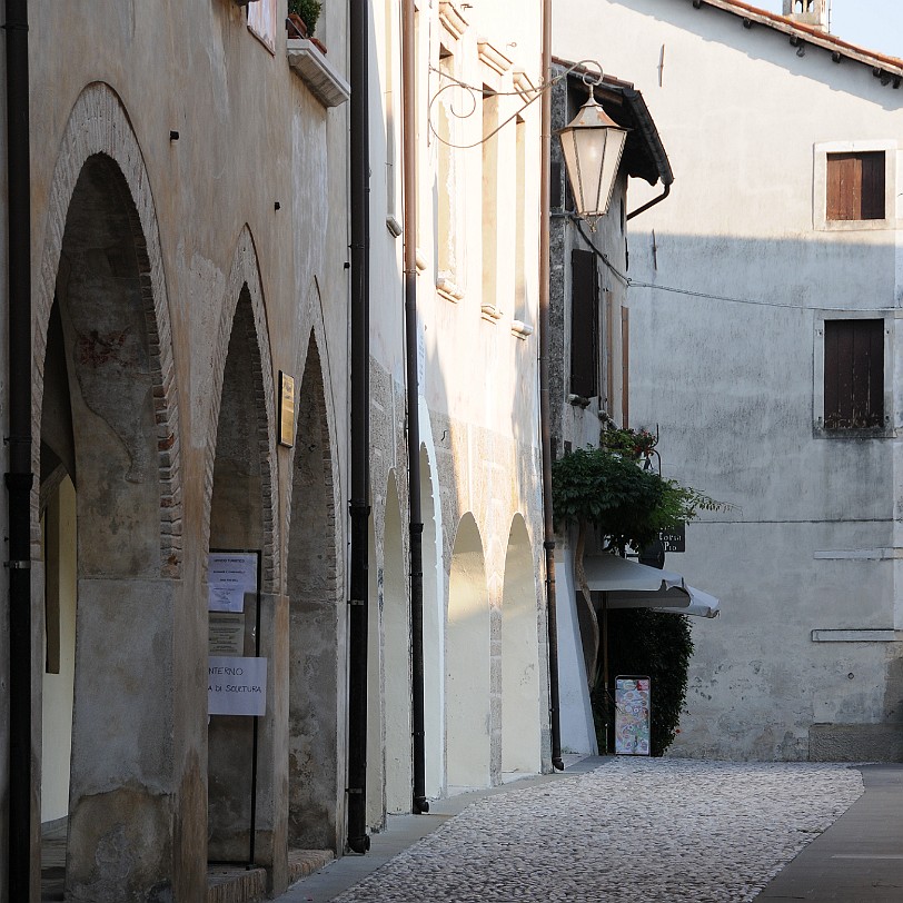 DSC_2875 Portobuffolè ist eine Gemeinde von 739 Einwohnern in der Provinz Treviso. Portobuffolè wurde 2001 mit der orangenen Fahne des ital. Touring Clubs ausgezeichnet....