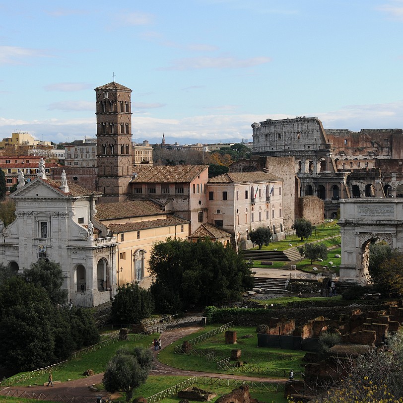 DSC_7105 Italien, Rom, Forum Romanum. Blick auf das Kolosseum.