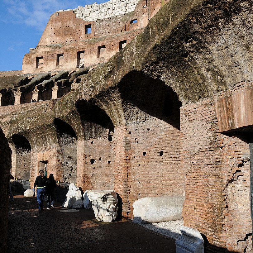 DSC_7015 Das erste steinerne Amphitheater Roms war das 29 v. Chr. unter Augustus eingeweihte Amphitheater des Statilius Taurus. Bis zu seiner Vernichtung durch den...