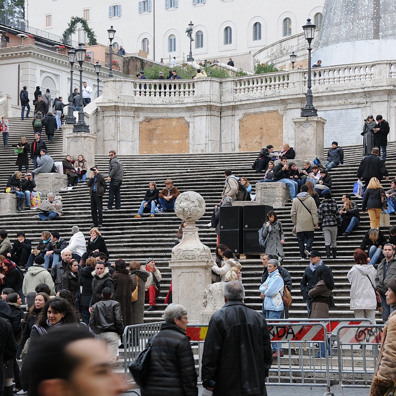 DSC_6970 Die Spanische Treppe (italienisch Scalinata di Trinità dei Monti, der deutsche Name stammt von der unterhalb gelegenen Piazza di Spagna) in Rom ist eine der...