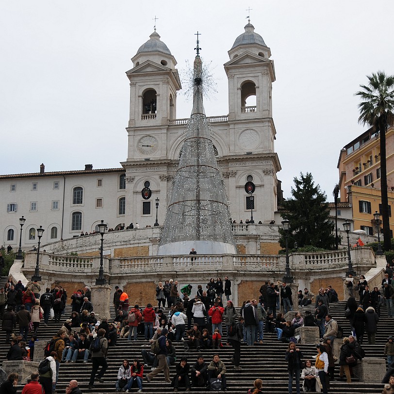 DSC_6977 Auf der Piazza di Spagna vor der Treppe befindet sich die ältere, von Pietro Bernini, dem Vater Giovanni Lorenzo Berninis, in den Jahren 1628 und 1629...