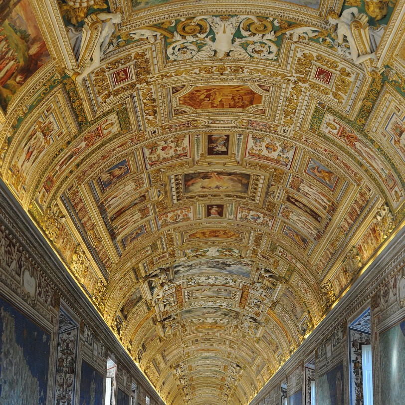 DSC_6754 Die Vatikanischen Museen (italienisch: Musei Vaticani) beherbergen die päpstlichen Kunstsammlungen und befinden sich auf dem Territorium der Vatikanstadt.