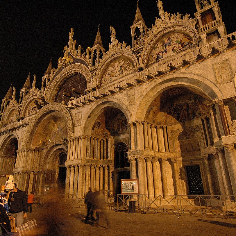 DSC_6029 Der Markusdom (italienisch Basilica di San Marco) in Venedig war bis 1797 das zentrale Staatsheiligtum der Republik Venedig und ist seit 1807 die Kathedrale des...