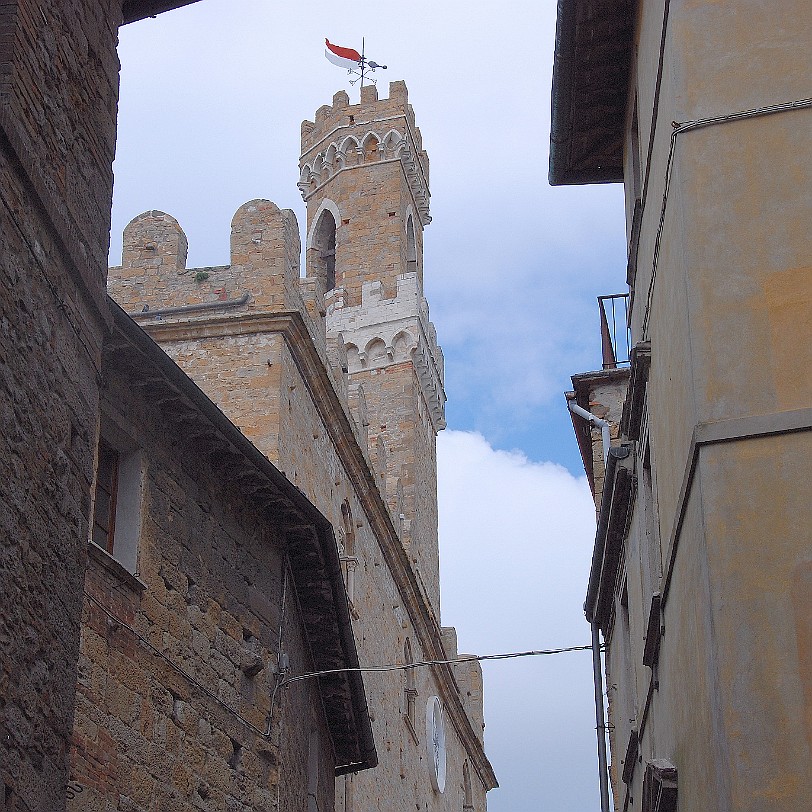 DSC_0915 Durch architektonische und künstlerische Zeugnisse aller Epochen, die die Stadt seither durchlief, spiegelt sich ihre wechselvolle, aber doch ständige Existenz...