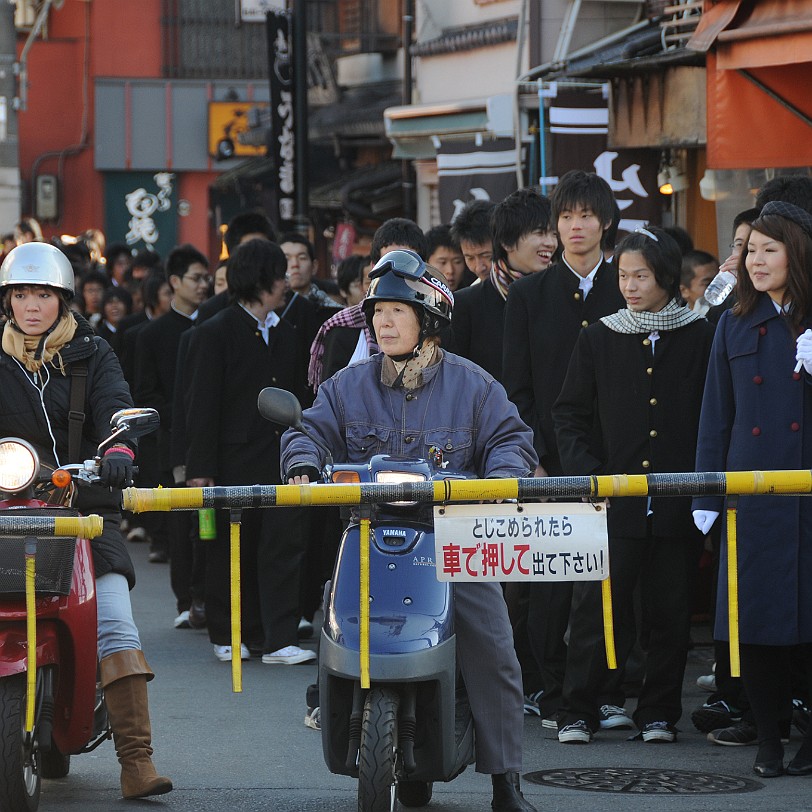 DSC_4536 Auf dem Weg zum Fushimi Inari-Taisha, ein Shinto-Schrein im Stadtbezirk Fushimi der Stadt Kyoto.