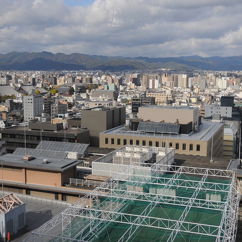 DSC_4744 Blick von der Bahnhofsterrasse auf Kyoto.