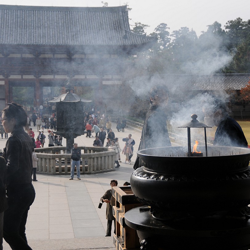 DSC_4985 Der Todai-ji, wörtlich: östlicher großer Tempel, ist ein buddhistischer Tempel in der Stadt Nara. Er beherbergt die größte buddhistische Bronzestatue und ist...