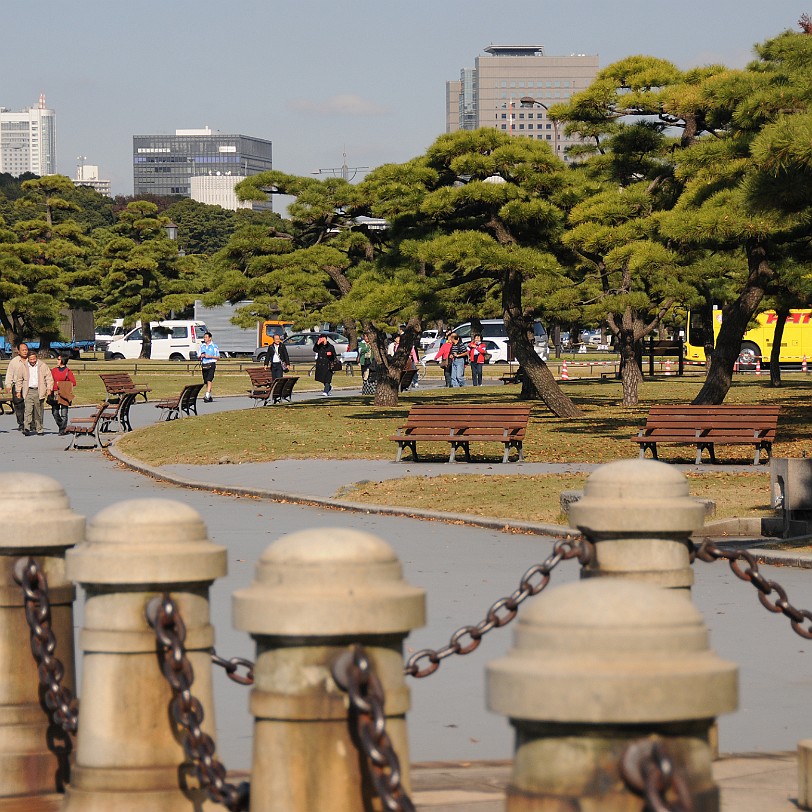 DSC_5925 Die Kokyo (dt. Kaiserliche Residenz), auch Kaiserpalast von Tokio, ist die Residenz des Tenno, des japanischen Kaisers. Die kaiserliche Residenz liegt im...