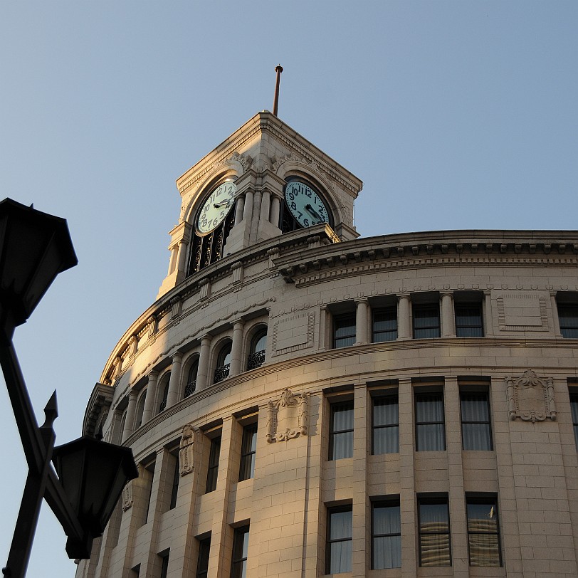 DSC_6106 Die Ginza war einer der ersten Stadtteile Tokios, welche der Bucht von Tokio abgerungen wurden. Im Jahre 1612 in der Edo-Zeit wurde in diesem Gebiet eine...