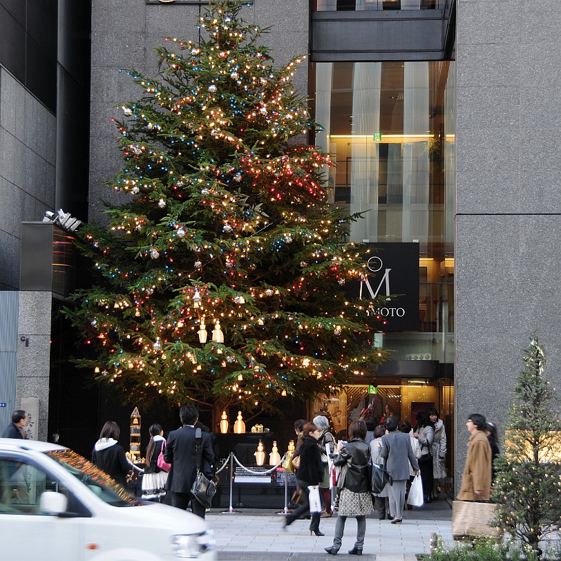 DSC_6108 Die Ginza ist ein als Hauptgeschäfts- und Vergnügungsviertel bekannter Stadtteil des Tokioer Stadtbezirks Chuo.