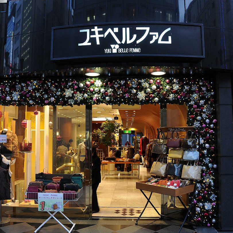 DSC_6134 Die Ginza ist ein als Hauptgeschäfts- und Vergnügungsviertel bekannter Stadtteil des Tokioer Stadtbezirks Chuo.