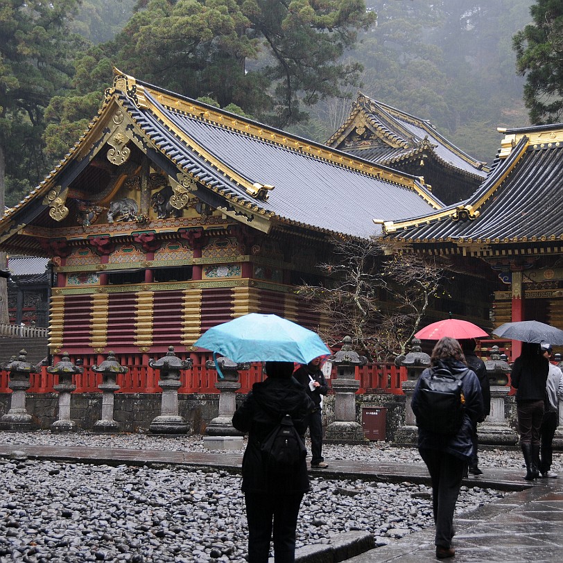 DSC_6287 Nikko (dt. Sonnenschein-Stadt) ist eine Stadt in Japan, die etwa 140 Kilometer nördlich von Tokio in den Bergen der Präfektur Tochigi liegt.Der Rinno-ji ist ein...