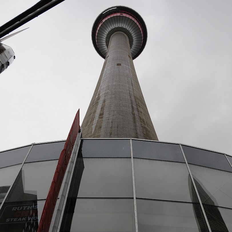 DSC_0255 Kanada; Alberta; Calgary Der Calgary Tower ist ein 190,8 Meter hoher Fernsehturm in der kanadischen Stadt Calgary. Der Turm hieß ursprünglich The Husky Tower,...