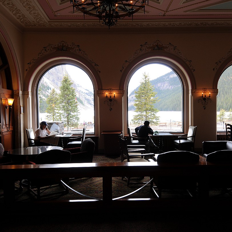 DSC_0366 Kanada; Alberta; Lake Louise; Nationalpark; Rocky Mountains; The Fairmont Hotel Am Ostufer des Sees steht das Château Lake Louise, ein elegantes...