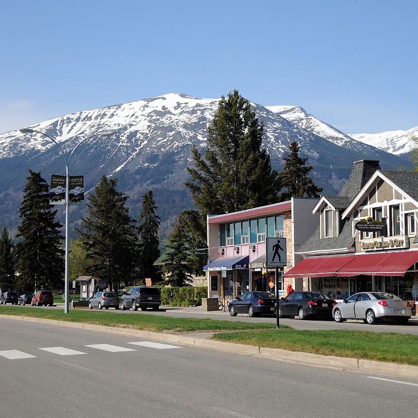 DSC_0543 Kanada; Alberta; Nationalpark; Jasper; Hauptstrasse Jasper ist eine Siedlung innerhalb des Jasper-Nationalparks in der kanadischen Provinz Alberta. Während...