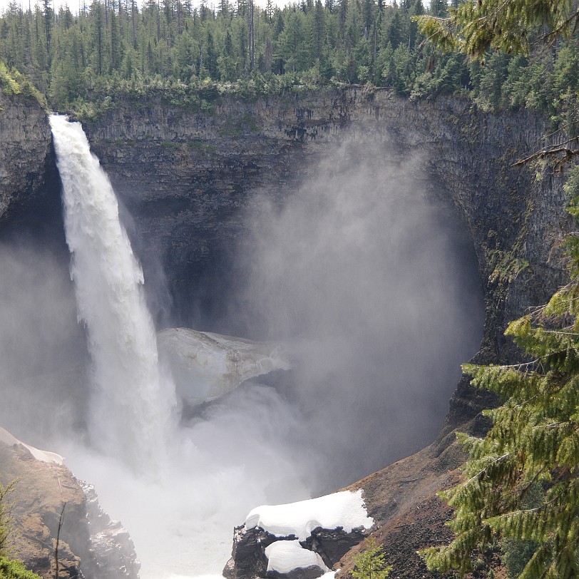 DSC_0819 Kanada; British Columbia; Clearwater; Nakiska Ranch; Helmcken Falls Helmcken Falls ist ein Wasserfall des Murtle River im Wells Gray Provincial Park. Kurz bevor...