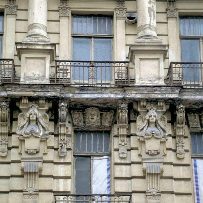 Riga [003] In der Neustadt befinden sich zahlreiche Gebäude mit Jugendstilfassaden, besonders in den Straßen Elizabetes iela und Alberta iela mit vielen Arbeiten Michail...