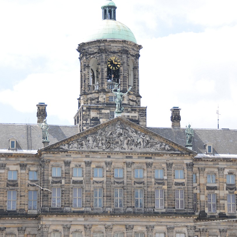 DSC_9046 Der Paleis op de Dam ist der Königliche Palast, der sich in der Amsterdamer Innenstadt am Rande des Platzes de Dam befindet. Er wurde von 1648 bis 1665  als...