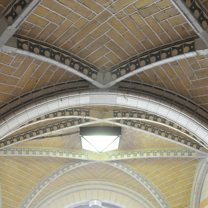 DSC_9143 Über die ganze Innenstadt verteilt findet man eine Reihe idyllischer Hofjes, Wohnhöfe, die größtenteils im Mittelalter errichtet wurden, um allein stehenden...
