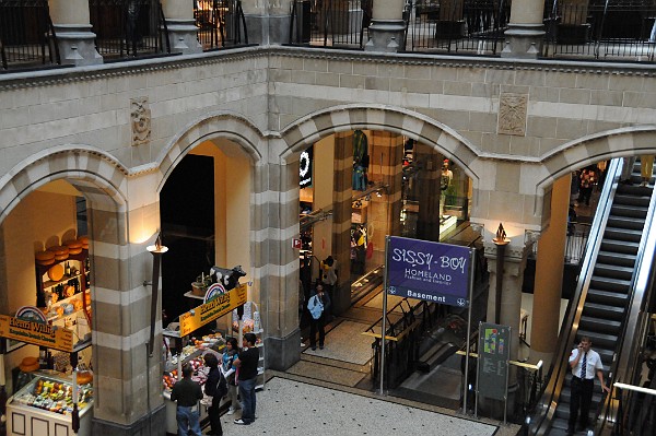 Amsterdam, Magna Plaza