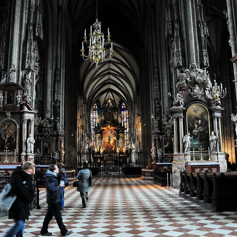 DSC_0808 Österreich, Wien, Stephansdom Der Stephansdom (eigentlich: Domkirche St. Stephan zu Wien) am Wiener Stephansplatz (Bezirk Innere Stadt) ist seit 1365 Domkirche...