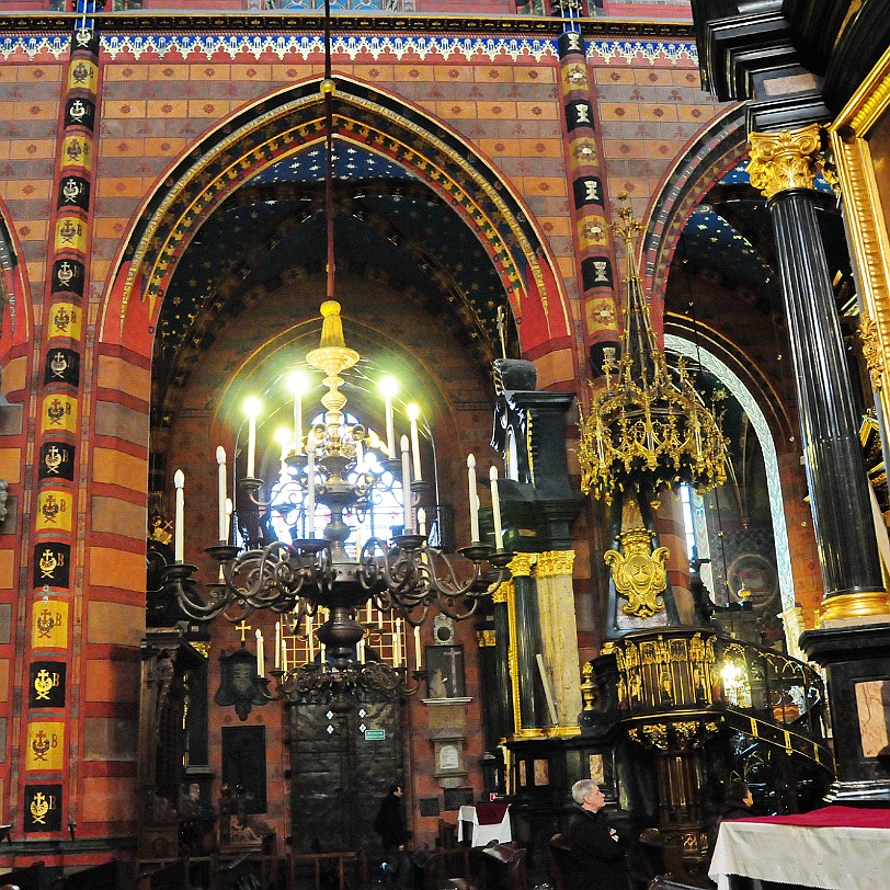 2011-04 Krakau [122] An Stelle eines romanischen Kirchengebäudes aus den Jahren 12211222 wurde am Ende des 13. bis zum Beginn des 15. Jahrhundert, als klassisches Beispiel...