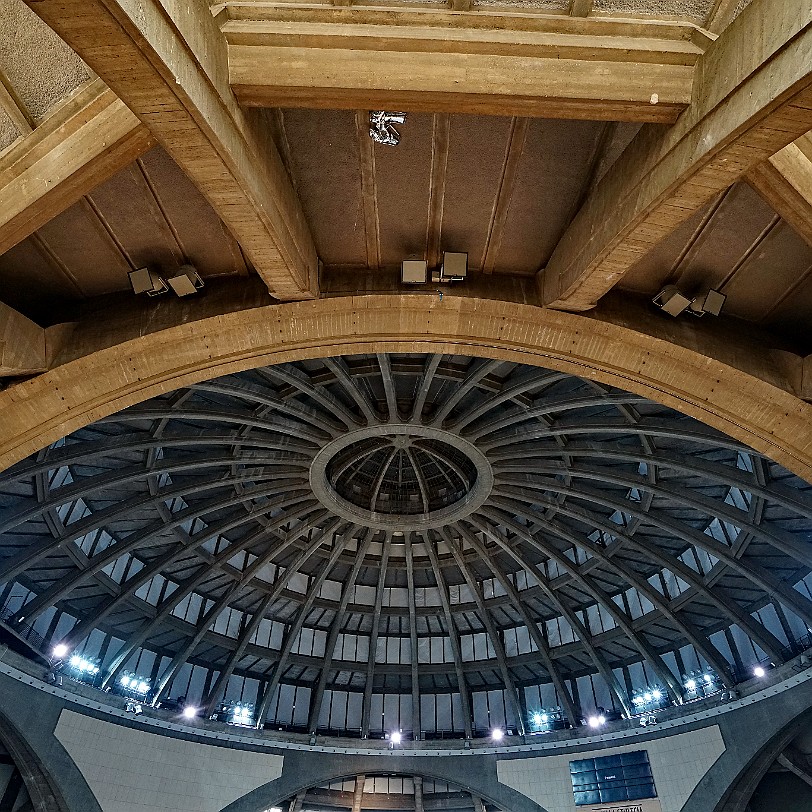 DSC03420 Im Jahre 2004 wurde die Volkshalle auf die polnische Liste der wichtigsten Baudenkmäler der Geschichte des Landes mit derzeit ca. 25 Objekten gesetzt. Nach...