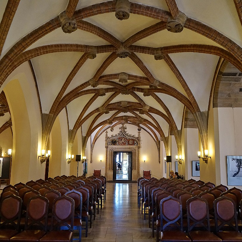 DSC03726 Der Remter, auch Ritter- oder Festsaal, ist der größte Saal des Rathauses. Diesen 650 Quadratmeter großen Raum zählen Architekten zu den schönsten und...