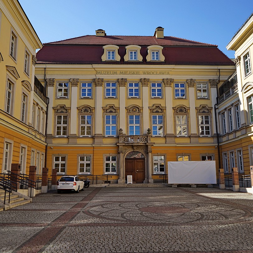DSC03698 Das Breslauer Stadtschloss (polnisch Palac Królewski, Königliches Schloss) war nach 1750 die Breslauer Residenz der preußischen Hohenzollern. Heute befindet...