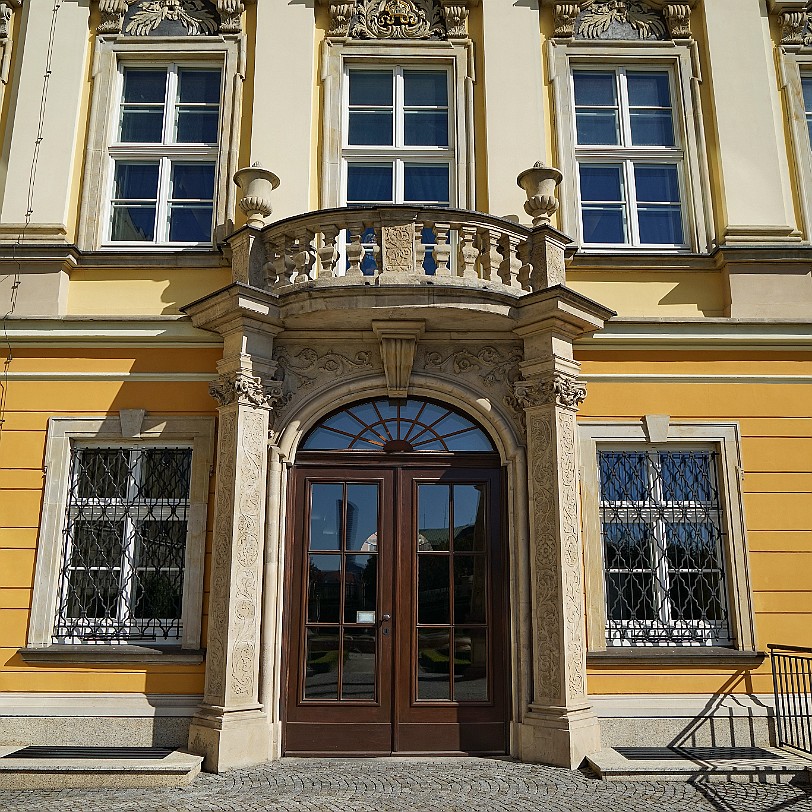 DSC03712 Während der Zeit der Weimarer Republik wurde das Schloss zu einem Museum umgestaltet. Im Zweiten Weltkrieg brannten der südliche und südöstliche Gebäudeflügel...