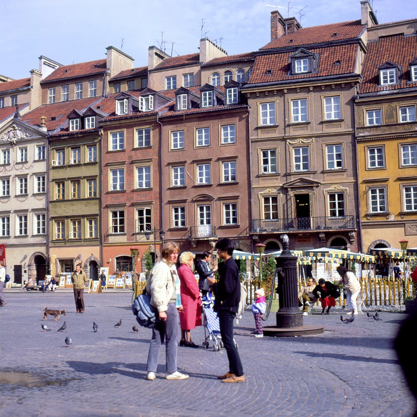Warschau [009] Die Altstadt wurde als UNESCO-Weltkulturerbe ausgezeichnet. Der repräsentativste Platz der Altstadt ist der große dreieckige Schlossplatz. Ursprünglich wurde...