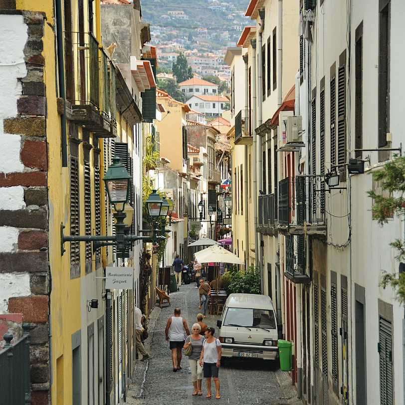 2012-09 Madeira [003] Funchal ist die Hauptstadt der Insel Madeira und der Name des ehemaligen portugiesischen Distrikts auf Madeira. Funchal bedeutet viele Fenchel. Die Stadt...