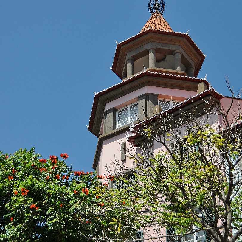 2012-09 Madeira [004] Funchal ist die Hauptstadt der Insel Madeira und der Name des ehemaligen portugiesischen Distrikts auf Madeira. Funchal bedeutet viele Fenchel. Die Stadt...