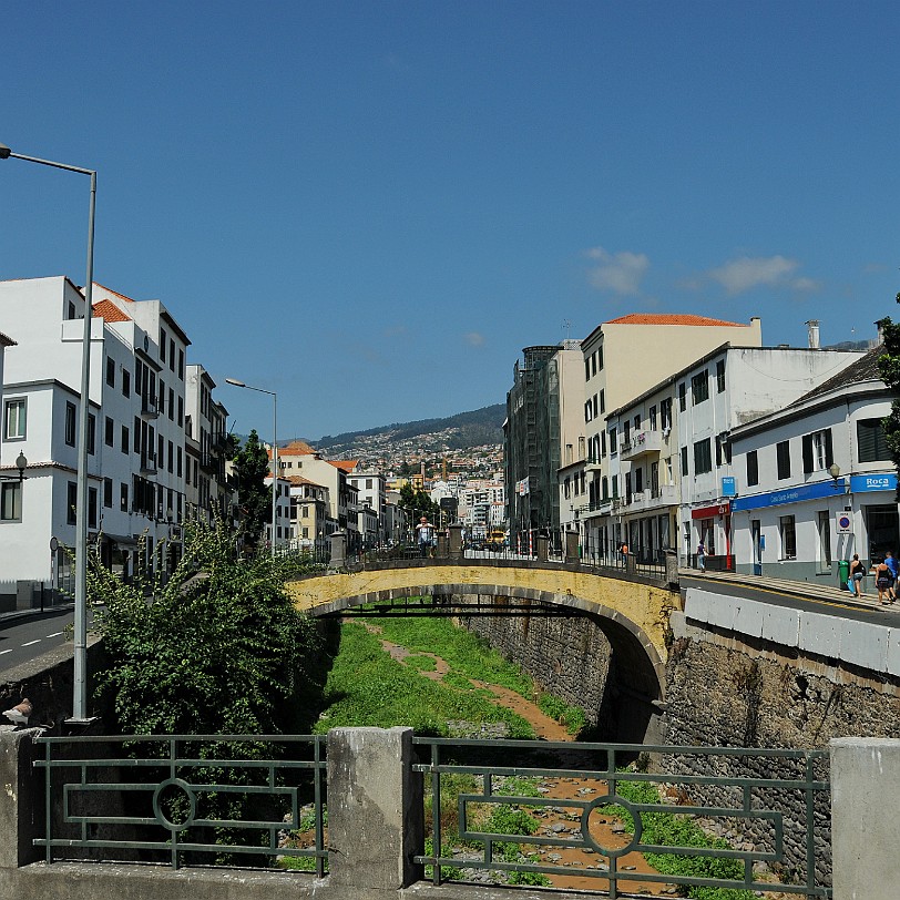 2012-09 Madeira [010] Funchal ist die Hauptstadt der Insel Madeira und der Name des ehemaligen portugiesischen Distrikts auf Madeira. Funchal bedeutet viele Fenchel. Die Stadt...