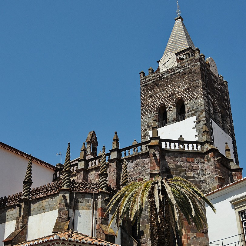 2012-09 Madeira [016] Funchal ist die Hauptstadt der Insel Madeira und der Name des ehemaligen portugiesischen Distrikts auf Madeira. Funchal bedeutet viele Fenchel. Die Stadt...