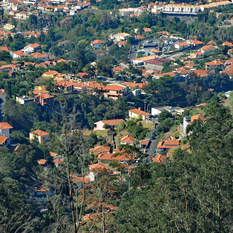 2012-09 Madeira [356] Ribeiro Frio (kalter Fluss) ist ein Naturpark, der im Norden in einem steilen Tal umgeben von Bergen liegt. Ein beliebter Haltepunkt für Einheimische und...