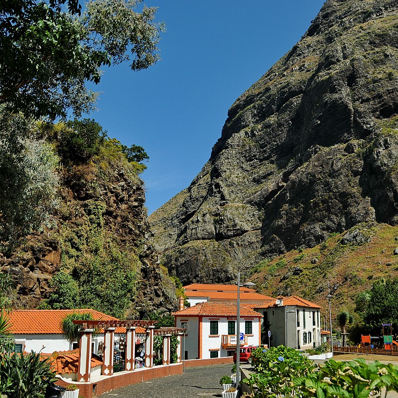 2012-09 Madeira [374] São Vicente ist eine Ortschaft an der Nordküste der portugiesischen Insel Madeira mit 3136 Einwohnern. Aus dem 18. Jahrhundert stammt die barocke Pfarrkirche...