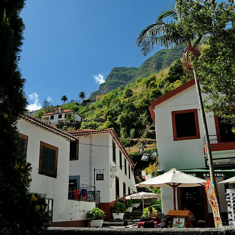 2012-09 Madeira [382] São Vicente ist eine Ortschaft an der Nordküste der portugiesischen Insel Madeira mit 3136 Einwohnern. Aus dem 18. Jahrhundert stammt die barocke Pfarrkirche...