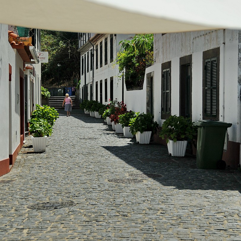 2012-09 Madeira [383] São Vicente ist eine Ortschaft an der Nordküste der portugiesischen Insel Madeira mit 3136 Einwohnern. Aus dem 18. Jahrhundert stammt die barocke Pfarrkirche...