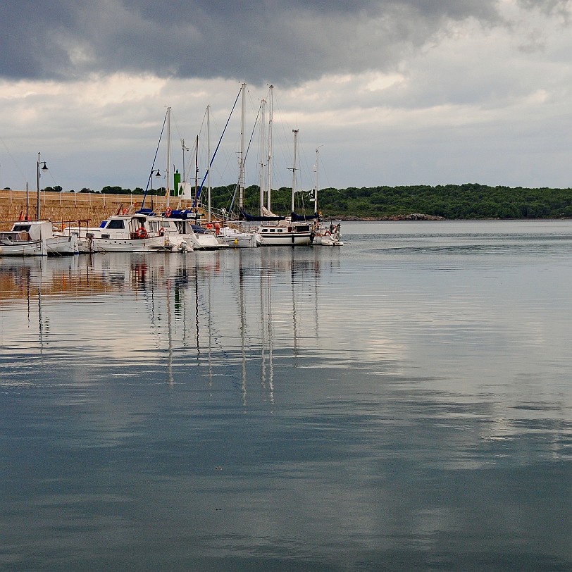 DSC_5606 Fornells ist eine Ortschaft im Norden der spanischen Baleareninsel Menorca. Sie zählt 906 Einwohner (2005) und gehört verwaltungstechnisch zur Gemeinde Es...