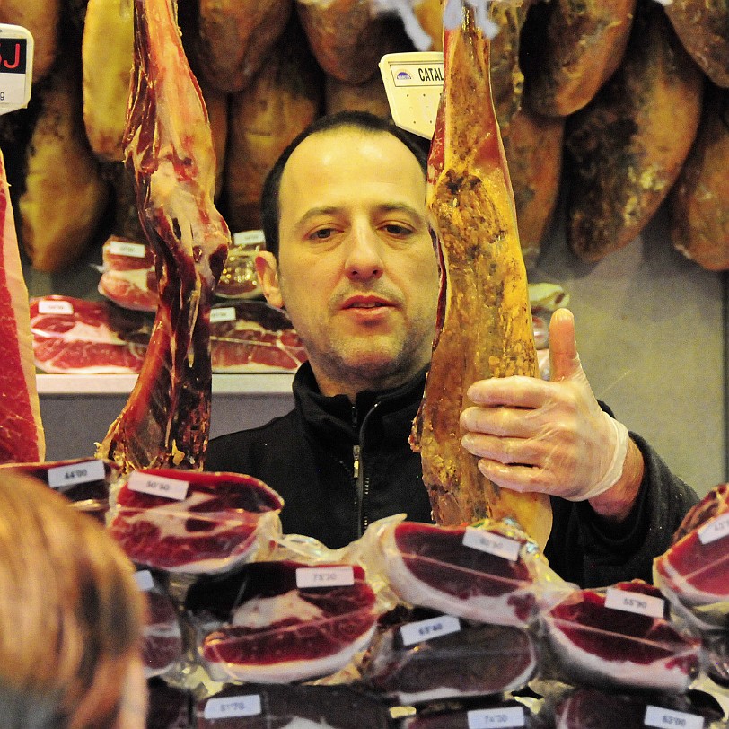 DSC_5696 Die Markthallen des Mercat de la Boqueria  auch Mercat de Sant Josep oder einfach La Boqueria genannt  liegen an der Straße La Rambla in Barcelona, Spanien...